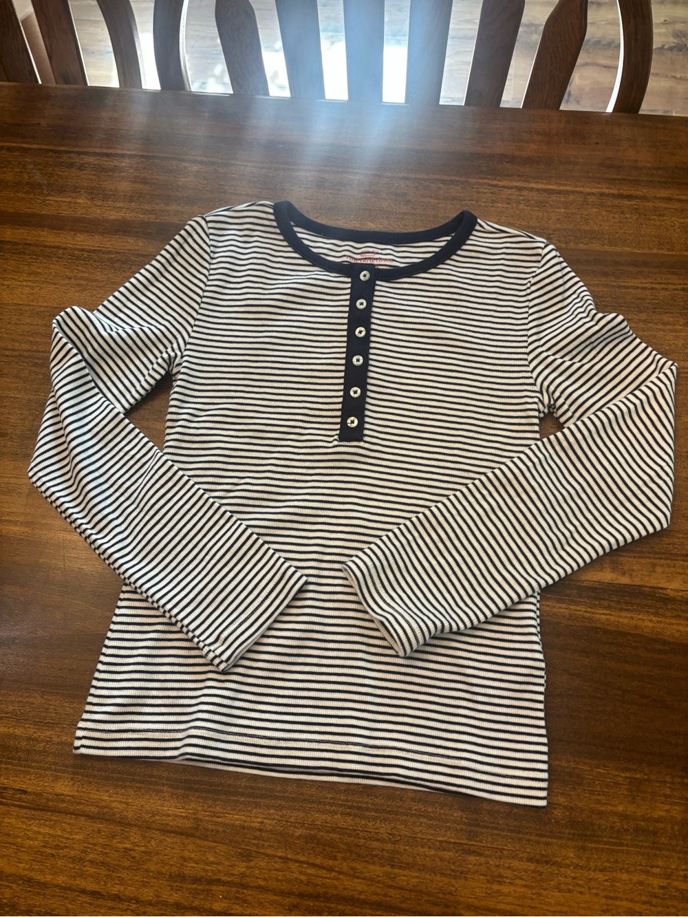 Vineyard Vines navy & White Striped Long-Sleeve Henley girls medium